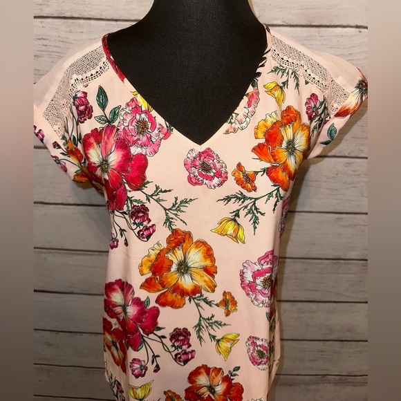 Express Women's Floral Blouse Size SM Petite V- Neck, Lightweight, Office Wear - Picture 1 of 4